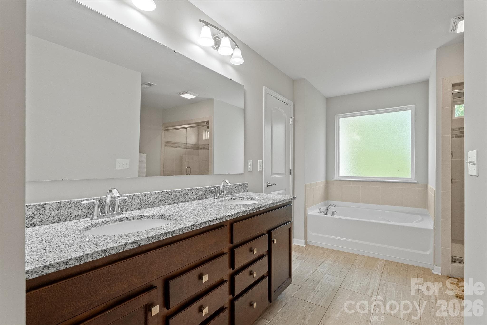 Primary Ensuite/ 2nd FL - 423 Crisfield Court, York