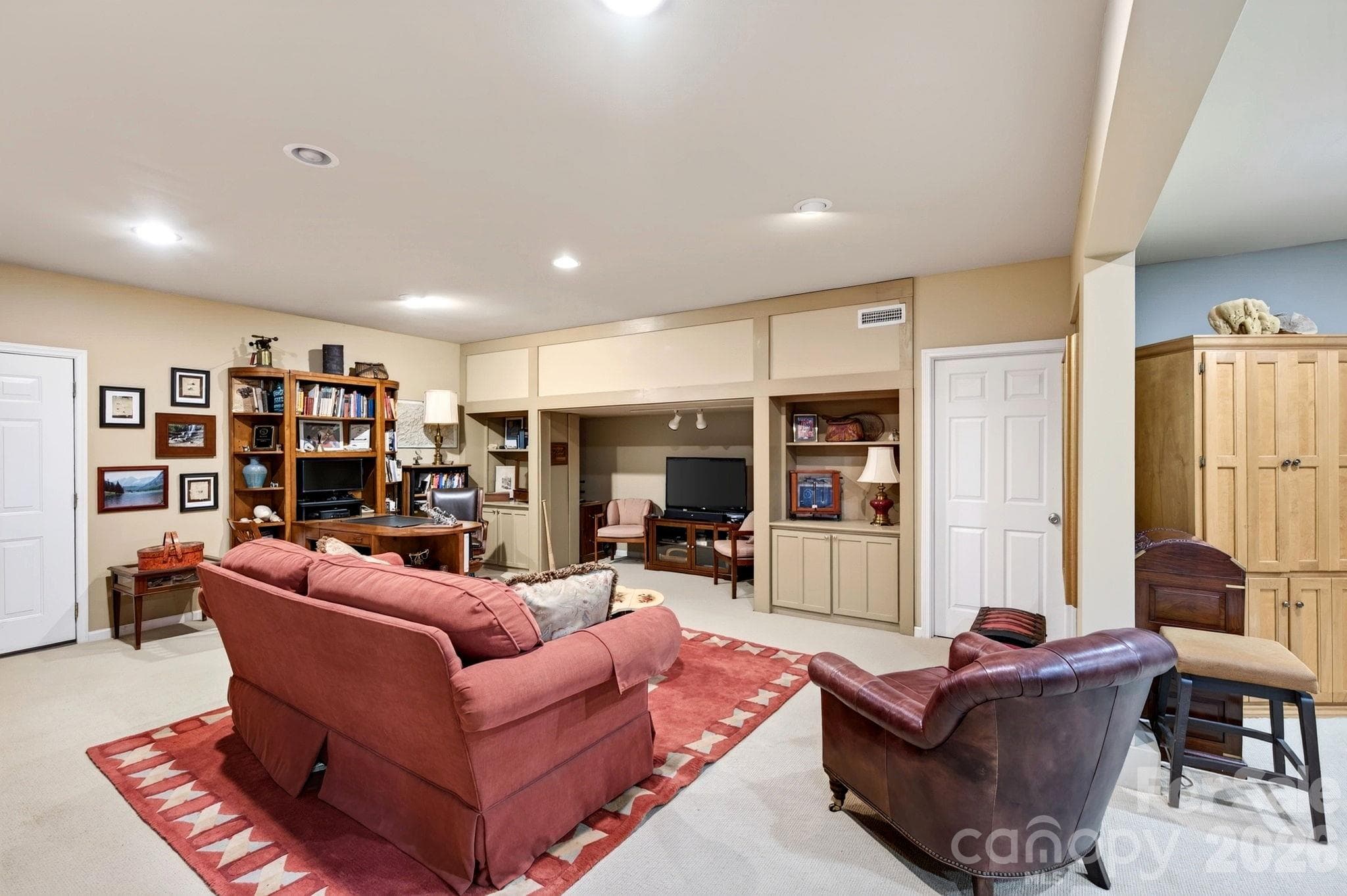 Comfortable Basement Den for Leisure Time - 211 South Plains Drive, Asheville