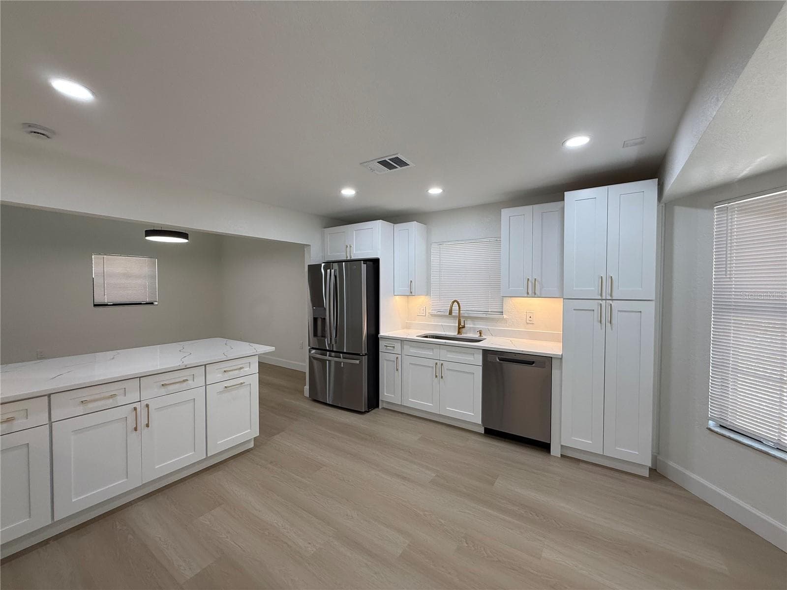 Single Family Residence at 6926 ODONIEL LOOP W, LAKELAND, photo 2 of 31