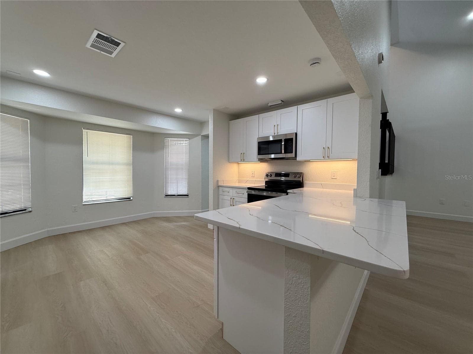 Single Family Residence at 6926 ODONIEL LOOP W, LAKELAND, photo 5 of 31