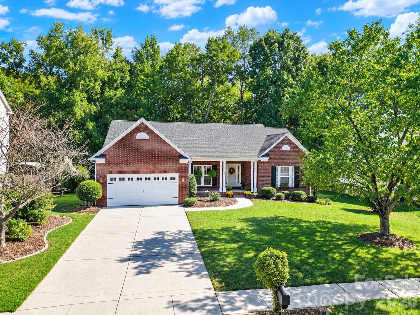 Single Family Residence at 117 Doby Creek Court, Fort Mill, photo 2 of 45