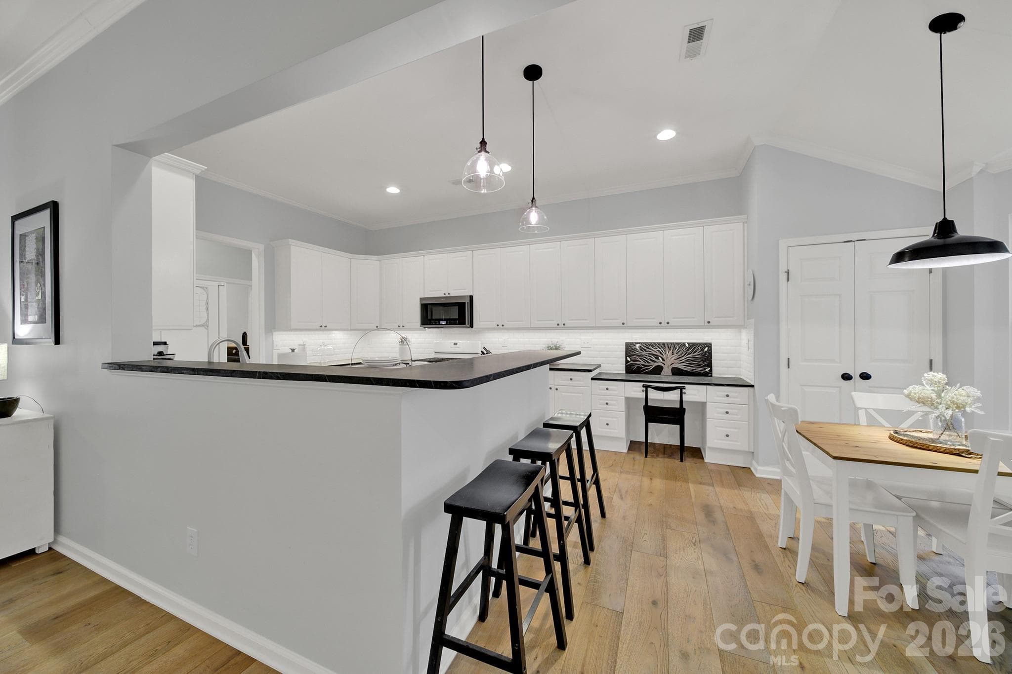 Single Family Residence at 117 Doby Creek Court, Fort Mill, photo 13 of 45