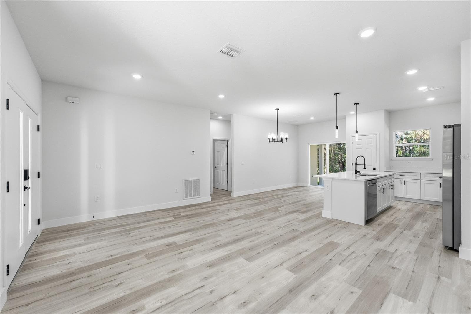 Single Family Residence at 19487 SAINT GEORGE DR, DUNNELLON, photo 16 of 43