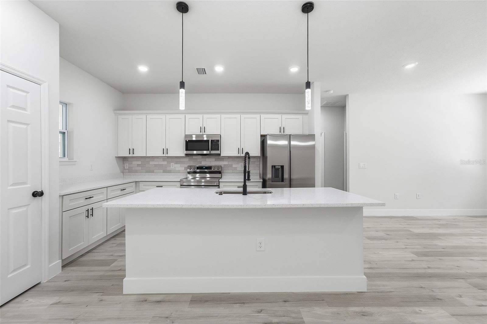 Single Family Residence at 19487 SAINT GEORGE DR, DUNNELLON, photo 19 of 43