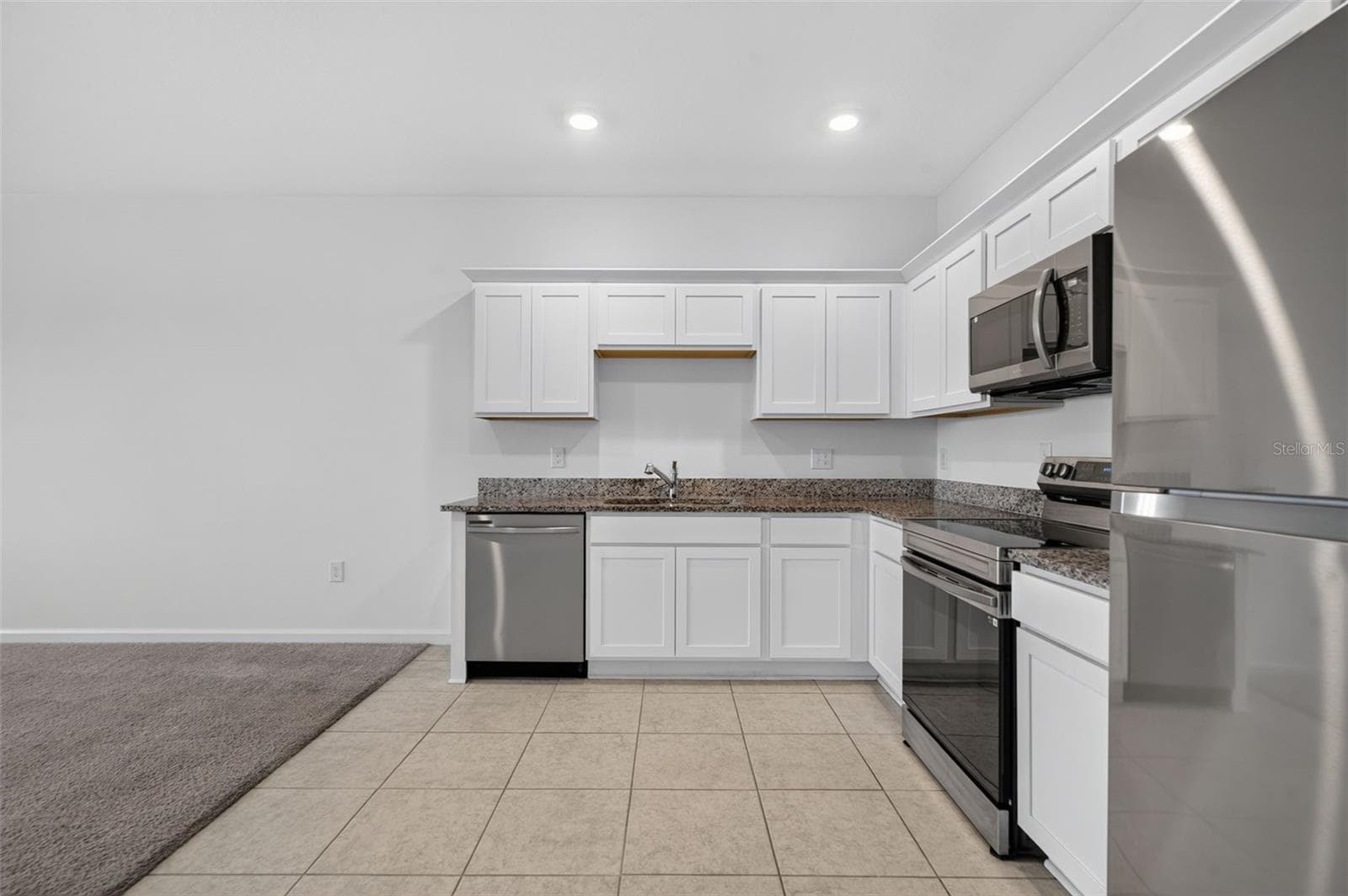 Kitchen - 381 GRAND PINE LN, ST CLOUD