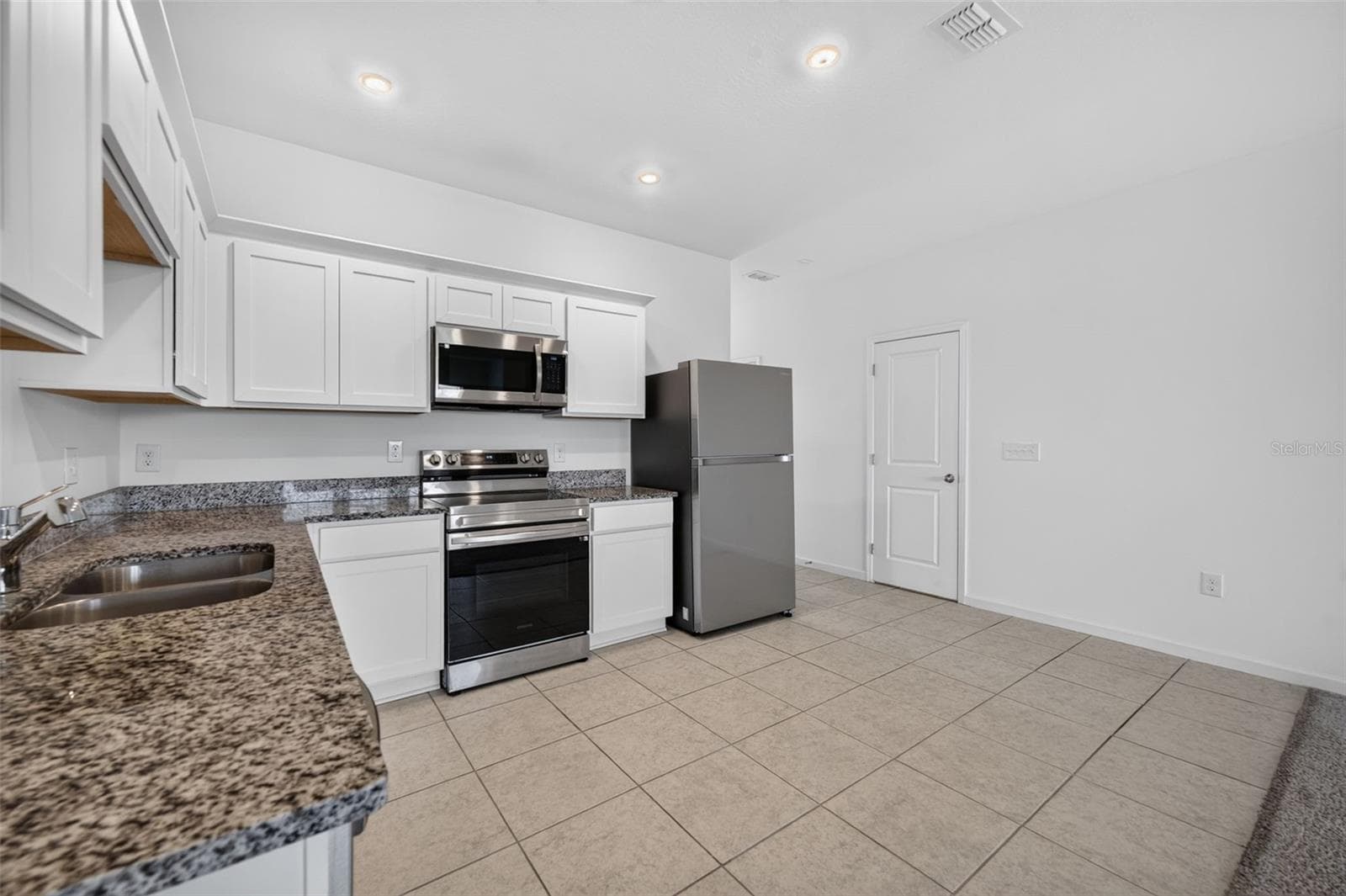Kitchen - 381 GRAND PINE LN, ST CLOUD