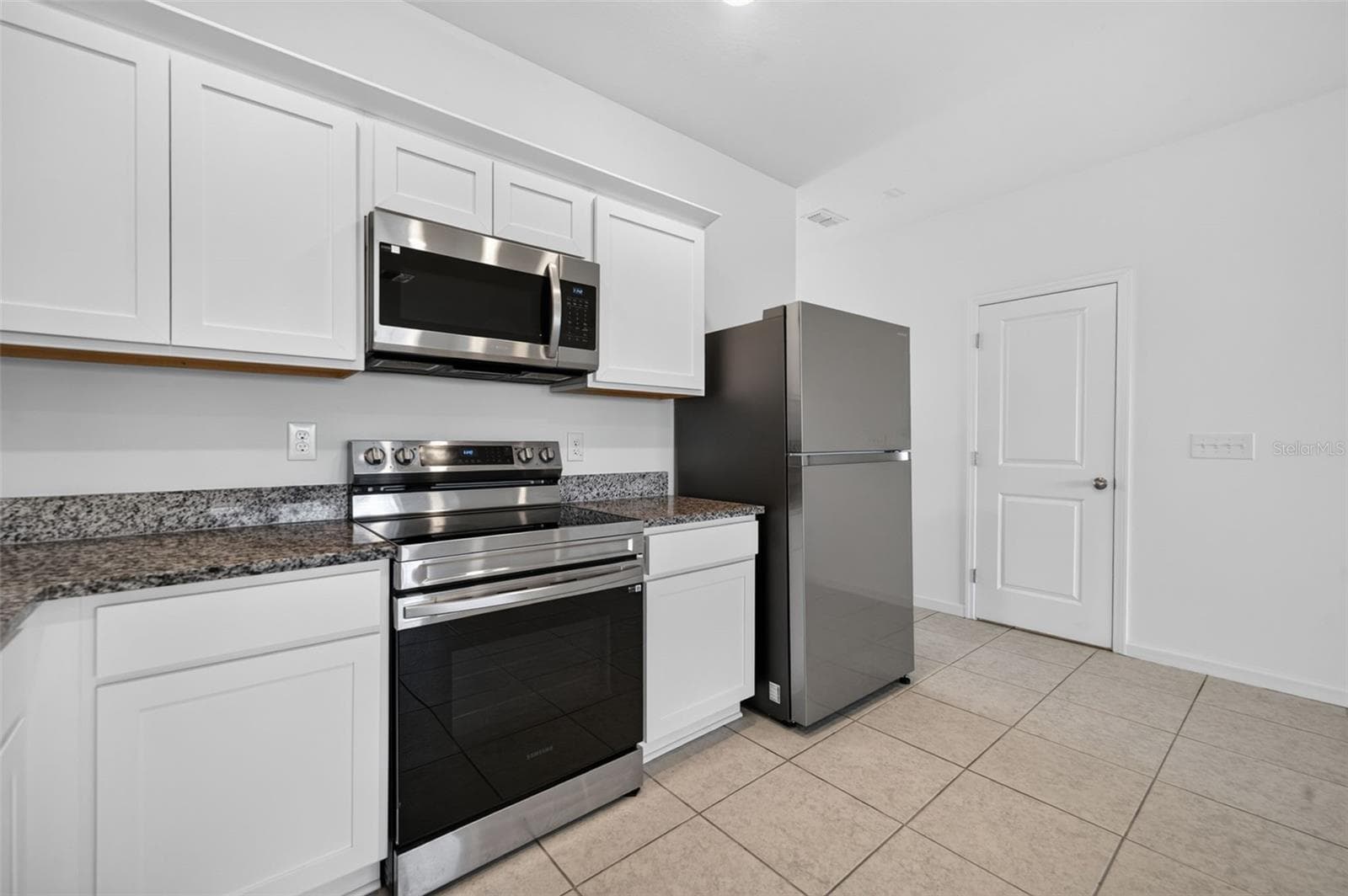 Kitchen - 381 GRAND PINE LN, ST CLOUD