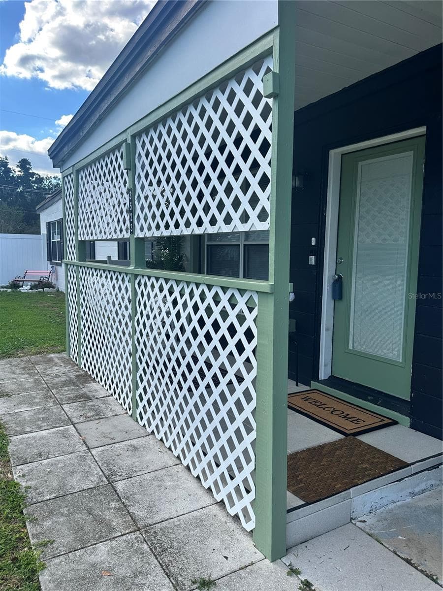 Newly painted lattice - 3523 SE 6TH ST, OCALA