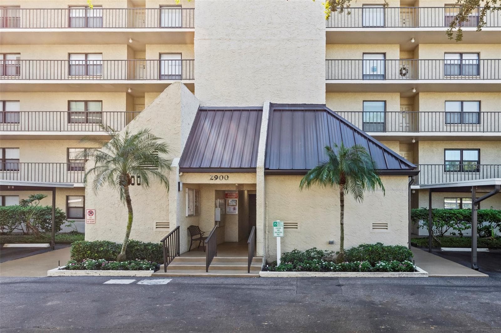 2900 COVE CAY DR #4B