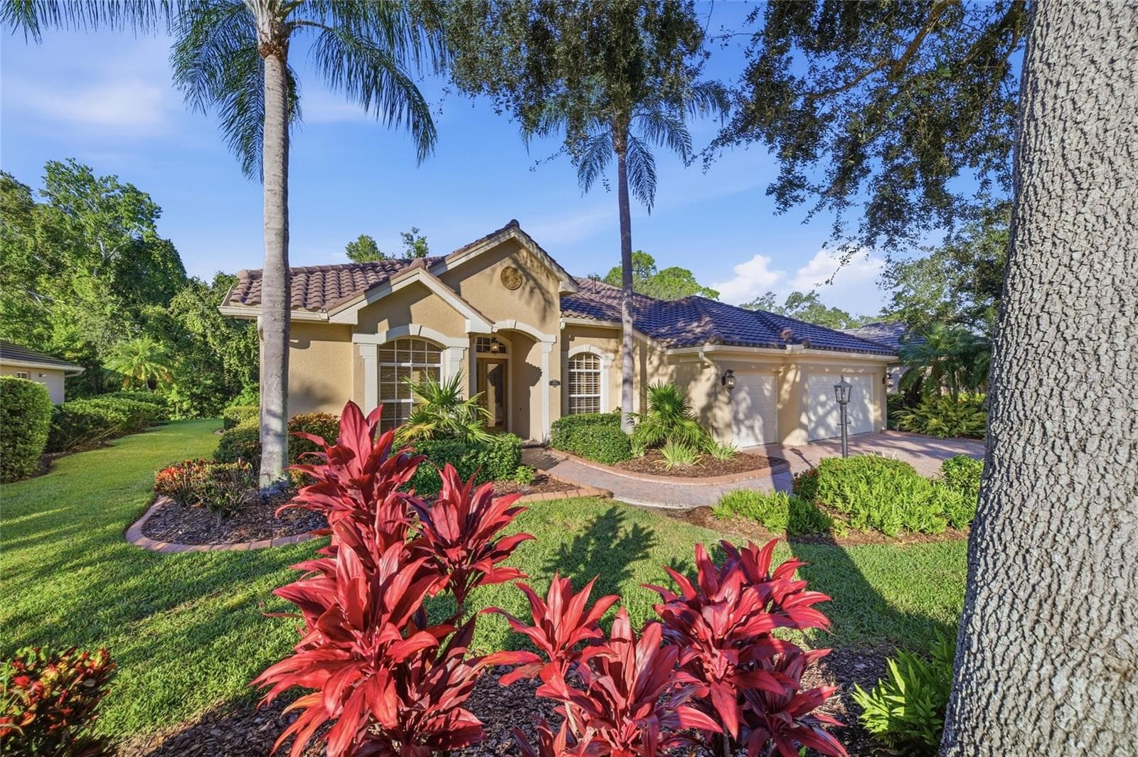 Single Family Residence at 6914 TREYMORE CT, SARASOTA, photo 3 of 37