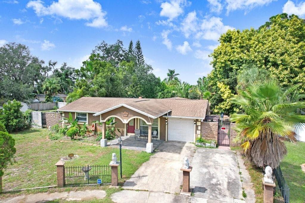 Single Family Residence at 6720 FORRESTVALE LN, TAMPA, photo 4 of 41