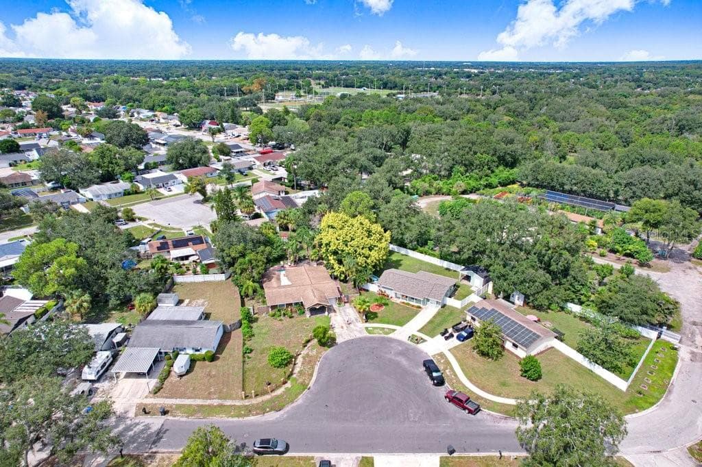 Single Family Residence at 6720 FORRESTVALE LN, TAMPA, photo 8 of 41