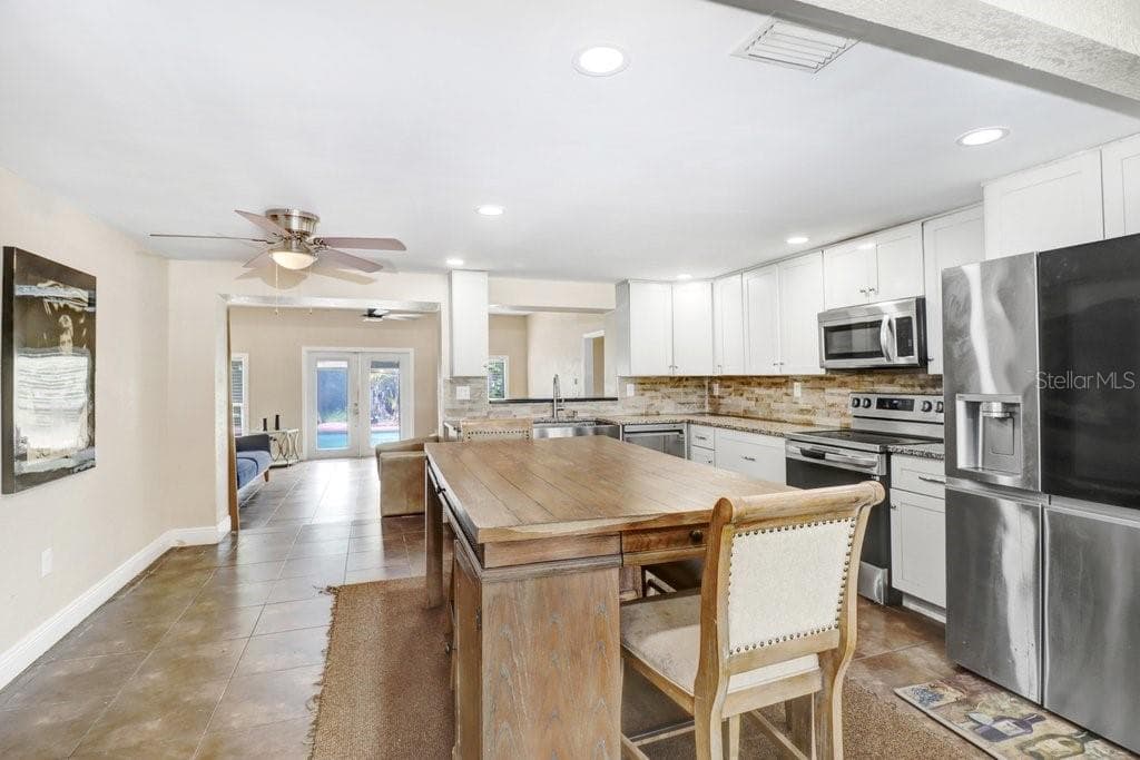 Single Family Residence at 6720 FORRESTVALE LN, TAMPA, photo 17 of 41