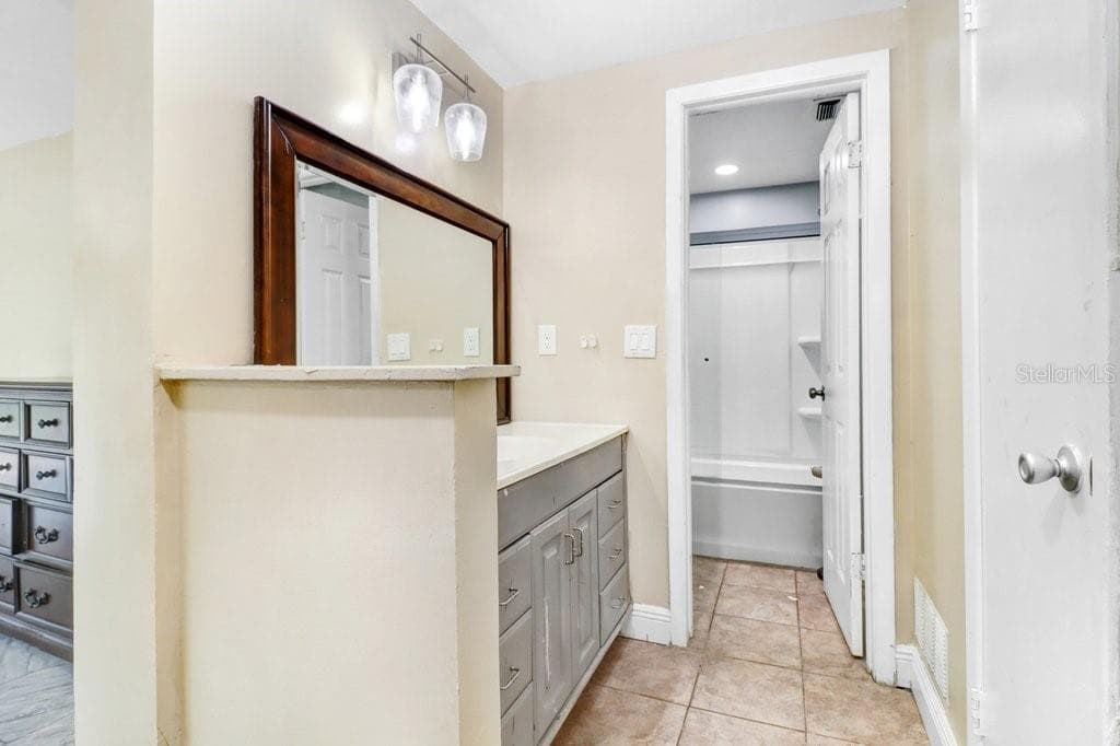 Single Family Residence at 6720 FORRESTVALE LN, TAMPA, photo 28 of 41