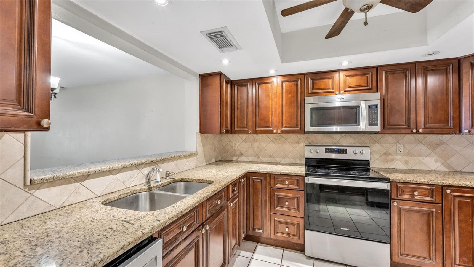 Townhouse at 707 CARPENTERS WAY #46, LAKELAND, photo 13 of 35