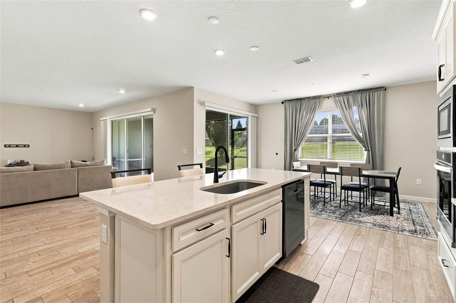 Single Family Residence at 3275 BUOY CIR, WINTER GARDEN, photo 8 of 34