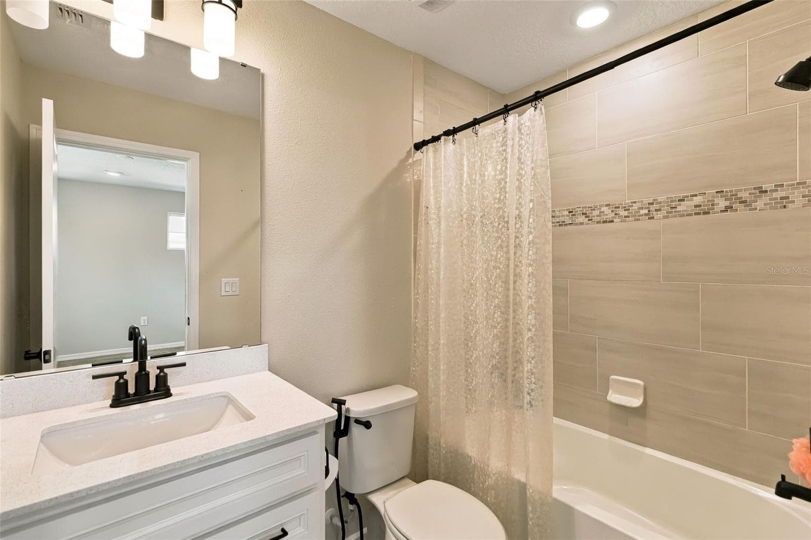 Single Family Residence at 3275 BUOY CIR, WINTER GARDEN, photo 9 of 34