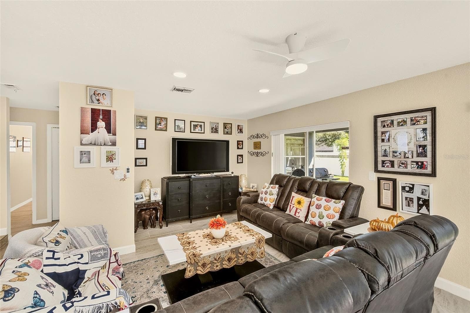 GREAT ROOM - 8747 GLEN LAKES BLVD N, ST PETERSBURG