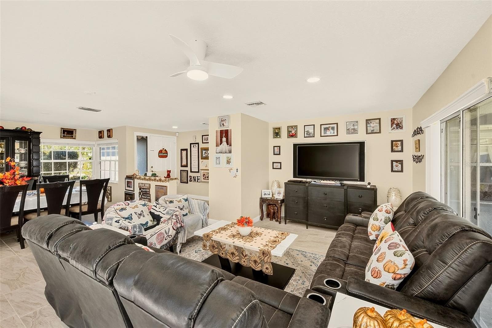 GREAT ROOM - 8747 GLEN LAKES BLVD N, ST PETERSBURG