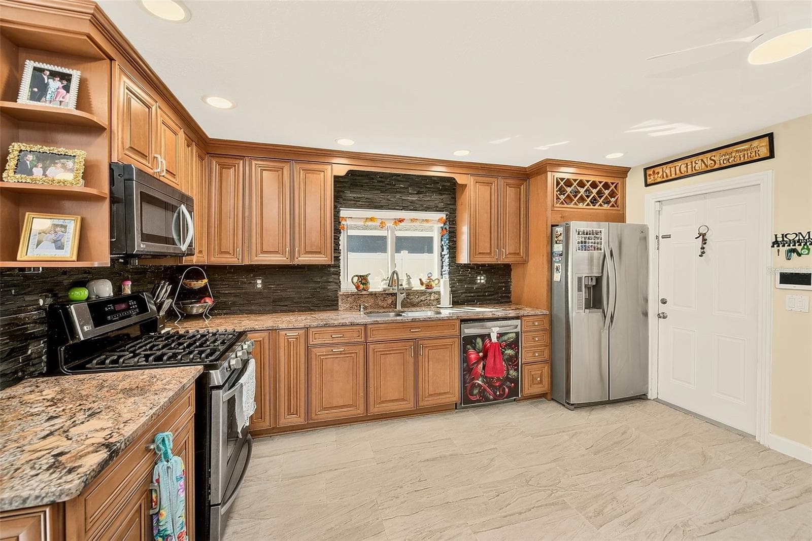 KITCHEN - 8747 GLEN LAKES BLVD N, ST PETERSBURG