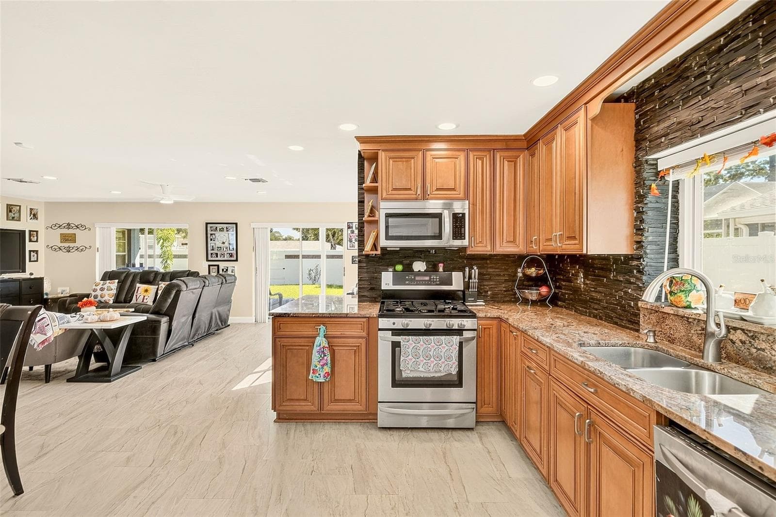 KITCHEN - 8747 GLEN LAKES BLVD N, ST PETERSBURG