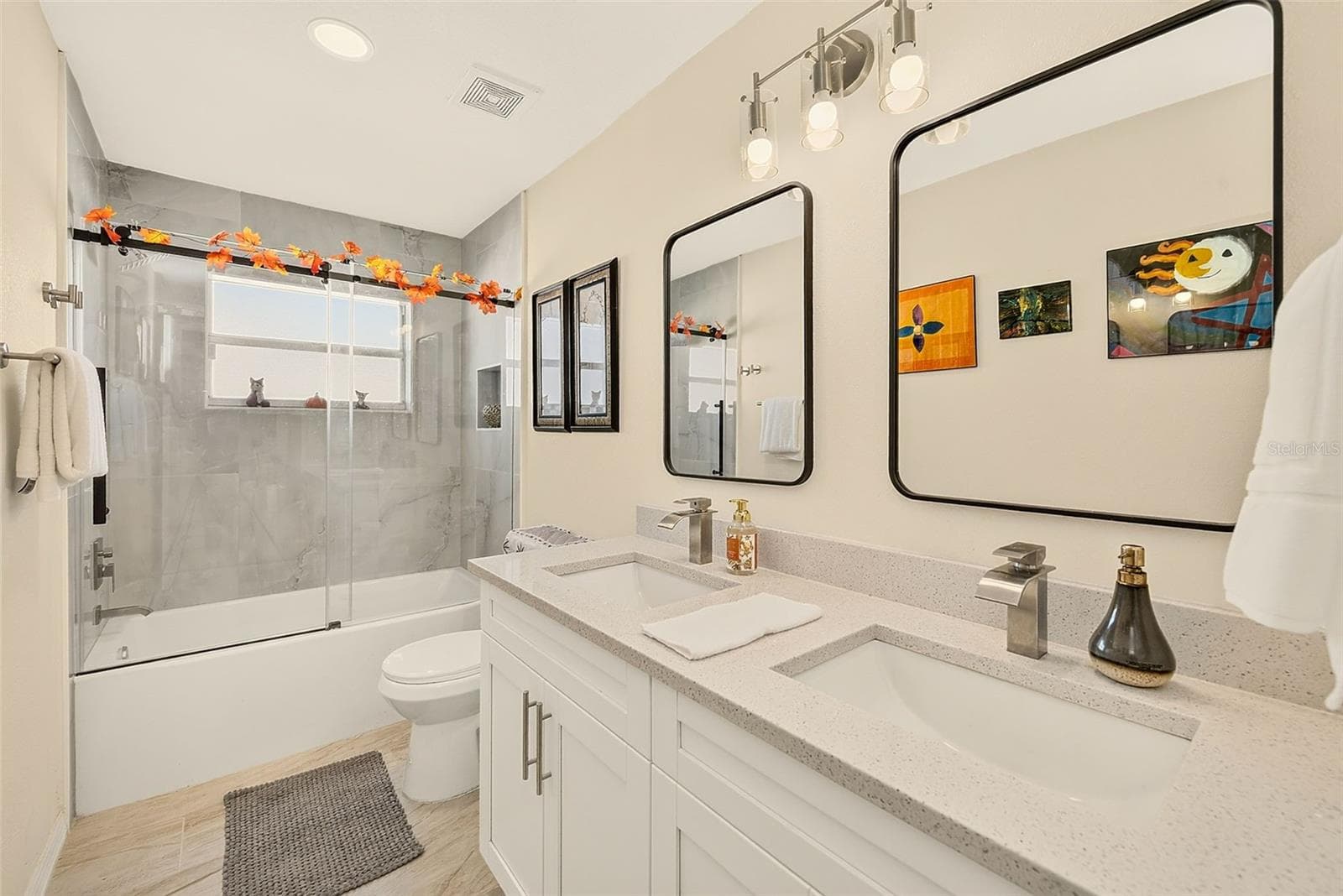 HALL BATH - 8747 GLEN LAKES BLVD N, ST PETERSBURG