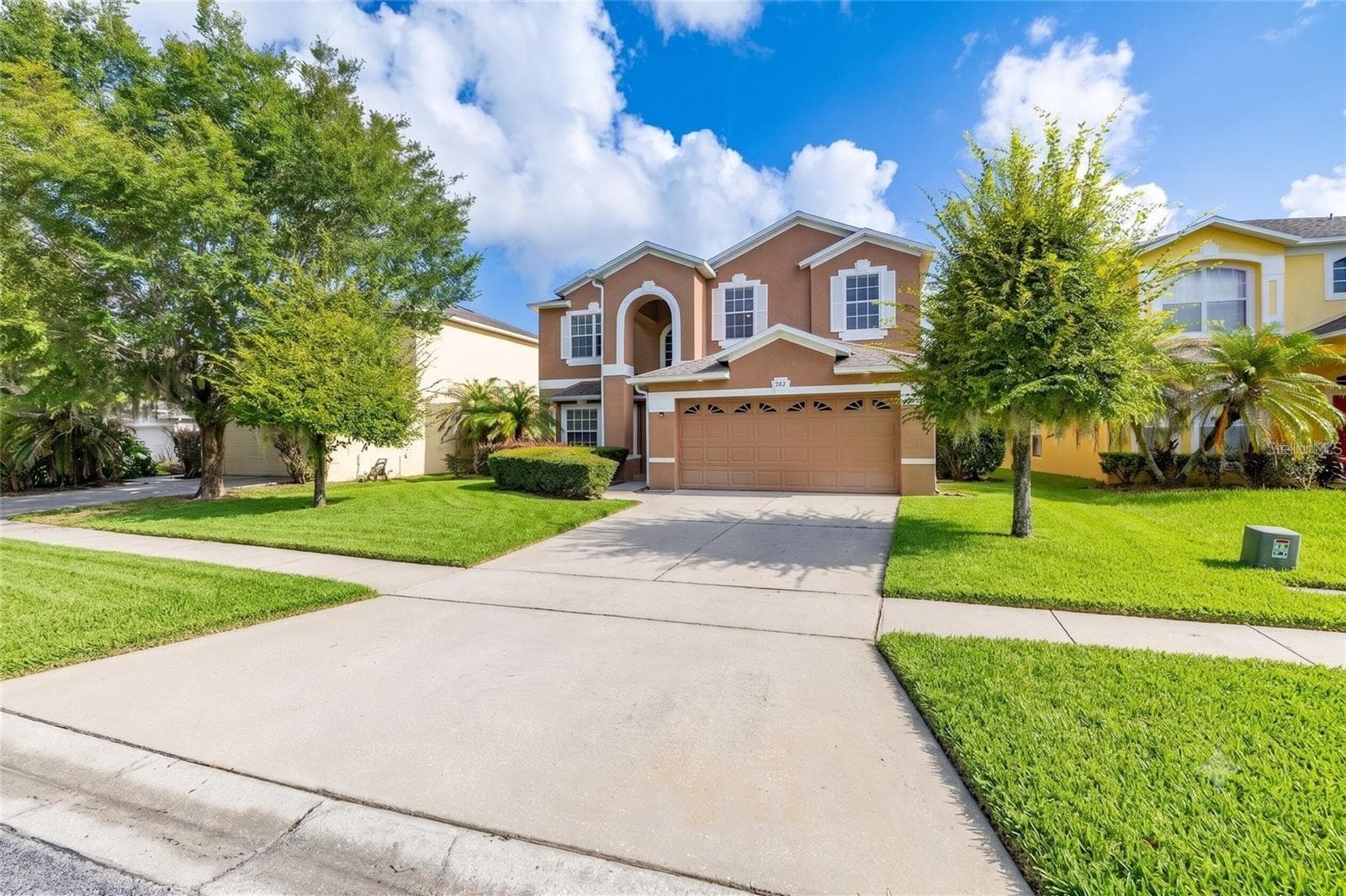 Single Family Residence at 9931 HERON POINTE DR, ORLANDO, photo 2 of 40
