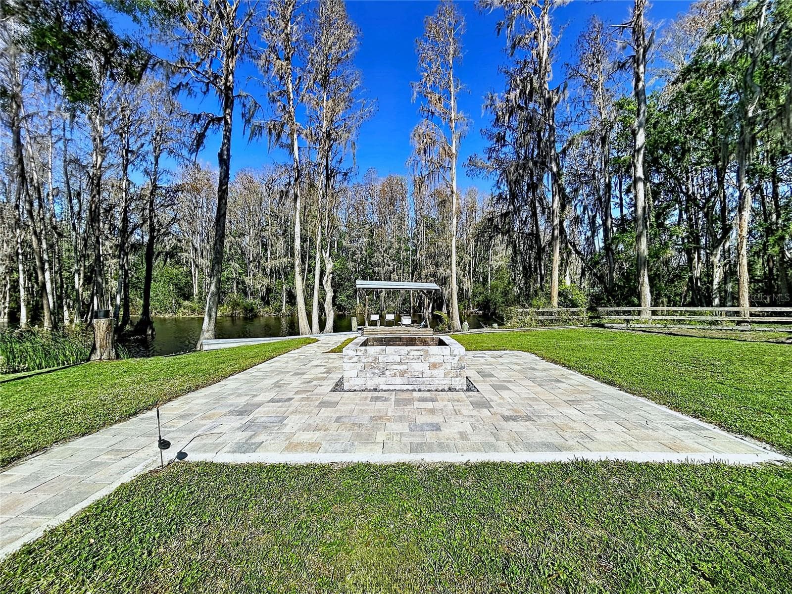 Firepit - 5365 CONNER DR, LAND O LAKES