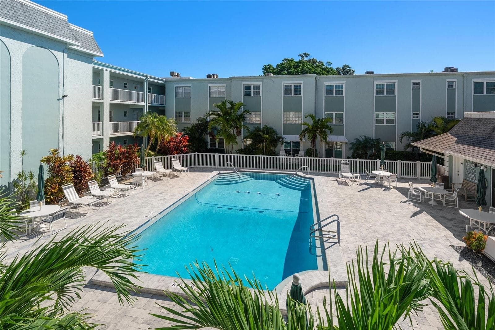 1706 BELLEAIR FOREST DR #238