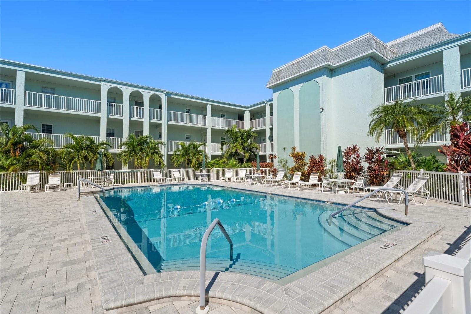 Heated pool and clubhouse - 1706 BELLEAIR FOREST DR #238, BELLEAIR