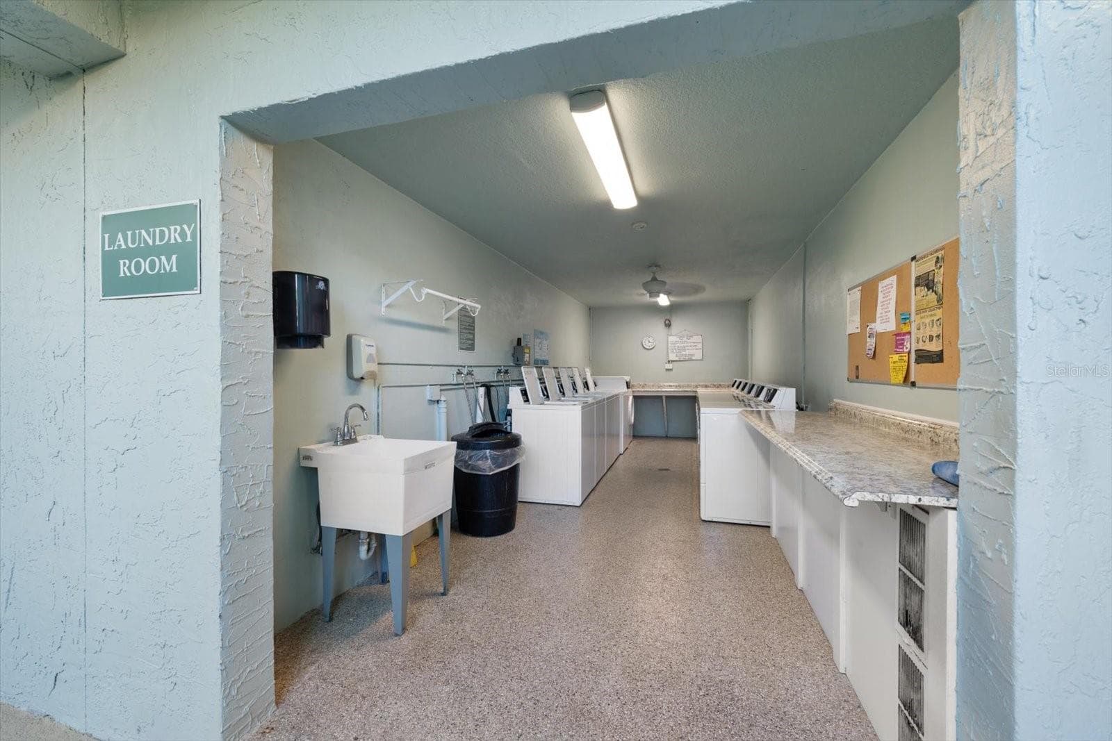 Ground floor laundry facility, sparkllng clean! - 1706 BELLEAIR FOREST DR #238, BELLEAIR