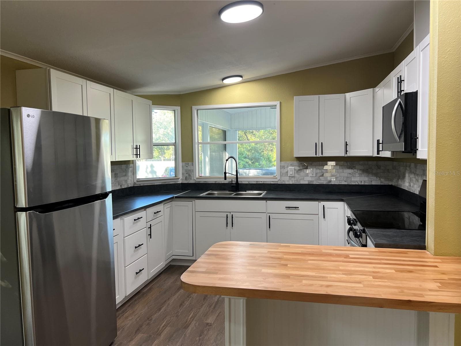 Manufactured Home at 45518 OAK ST, PAISLEY, photo 10 of 41