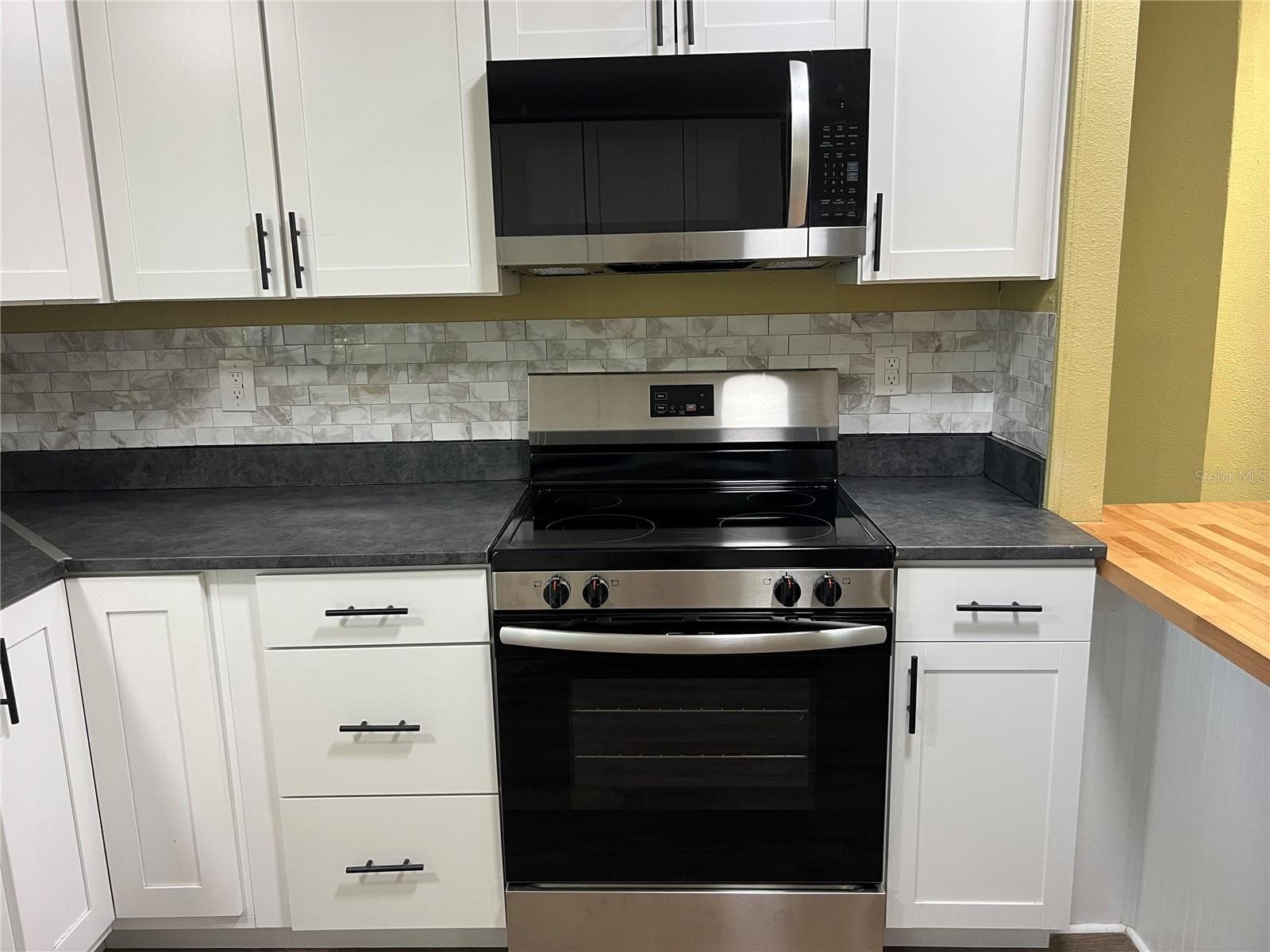 Manufactured Home at 45518 OAK ST, PAISLEY, photo 12 of 41