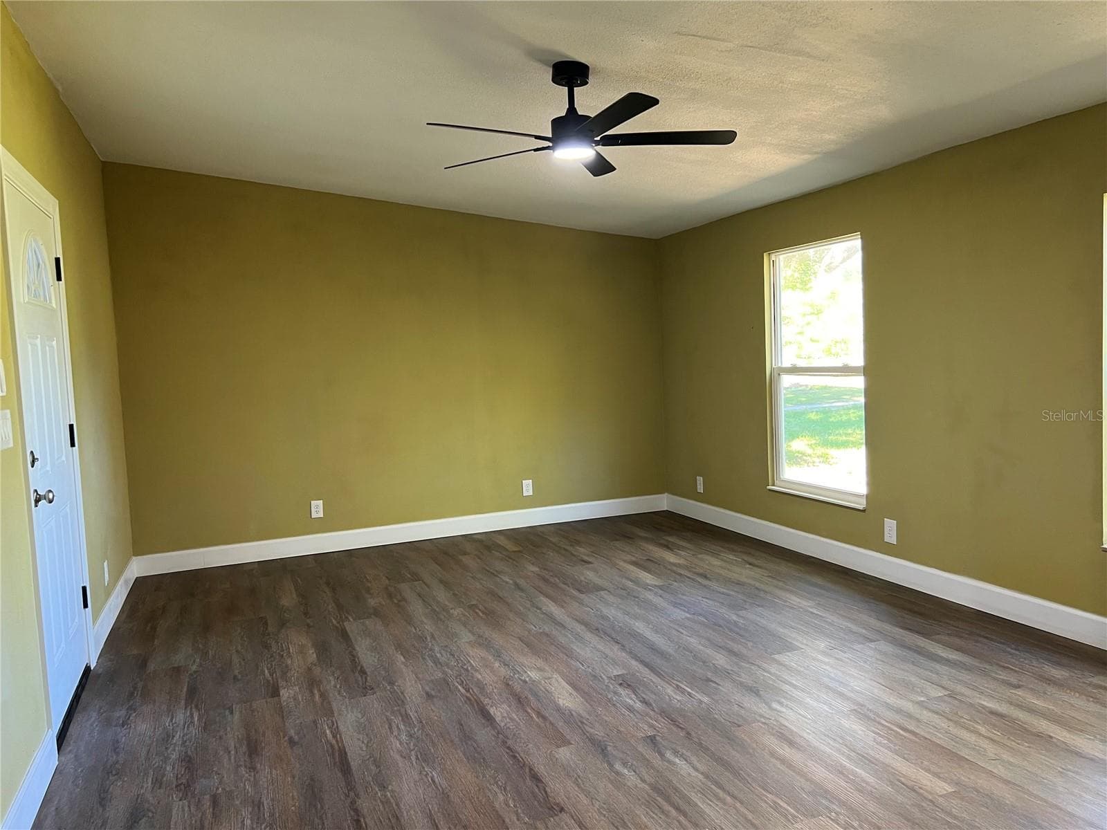 Living Room - 45518 OAK ST, PAISLEY