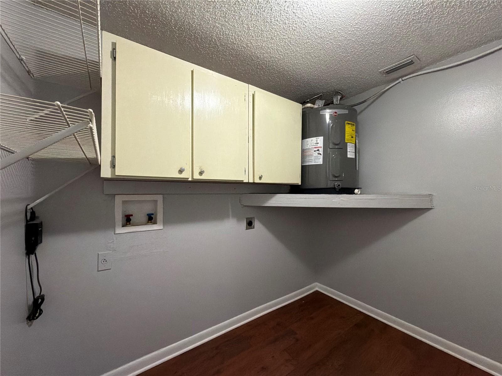 Single Family Residence at 16005 WOODPINE DR, TAMPA, photo 14 of 16
