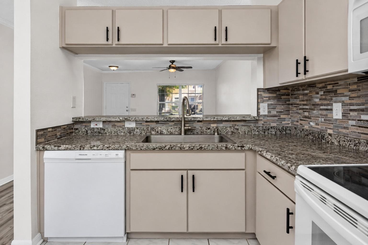 Kitchen  -6229 Bayside Key Dr, Tampa, FL 33615 - 6229 BAYSIDE KEY DR, TAMPA