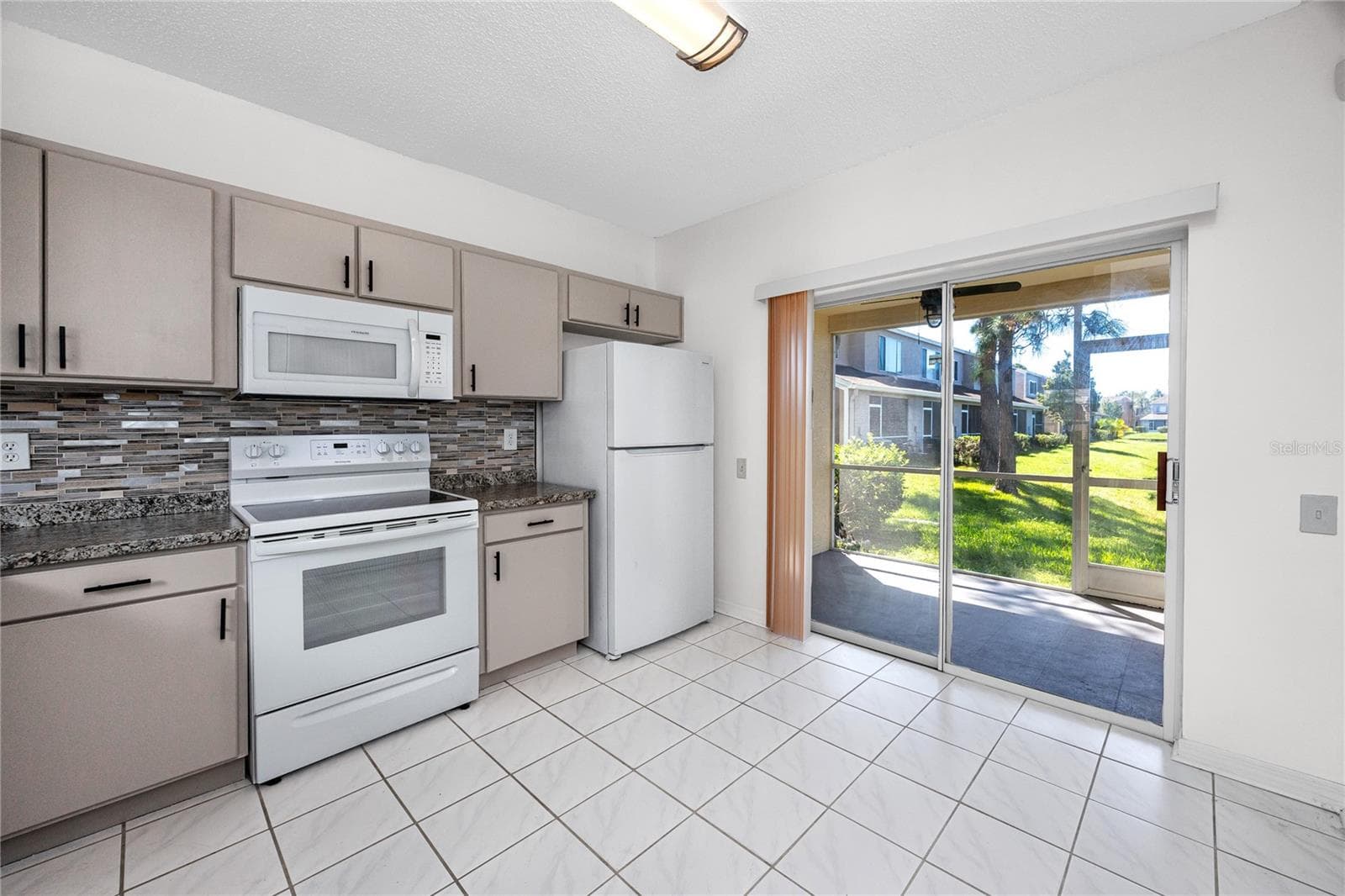 Kitchen  -6229 Bayside Key Dr, Tampa, FL 33615 - 6229 BAYSIDE KEY DR, TAMPA