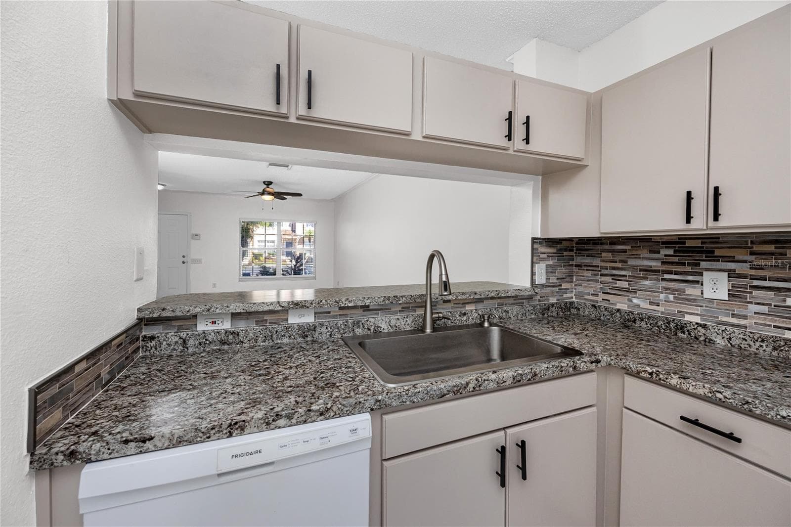 Kitchen  -6229 Bayside Key Dr, Tampa, FL 33615 - 6229 BAYSIDE KEY DR, TAMPA