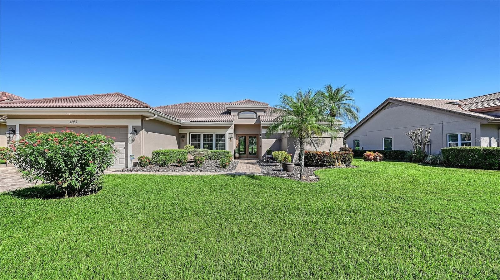 Single Family Residence at 4357 HIGHLAND OAKS CIR, SARASOTA, photo 2 of 43
