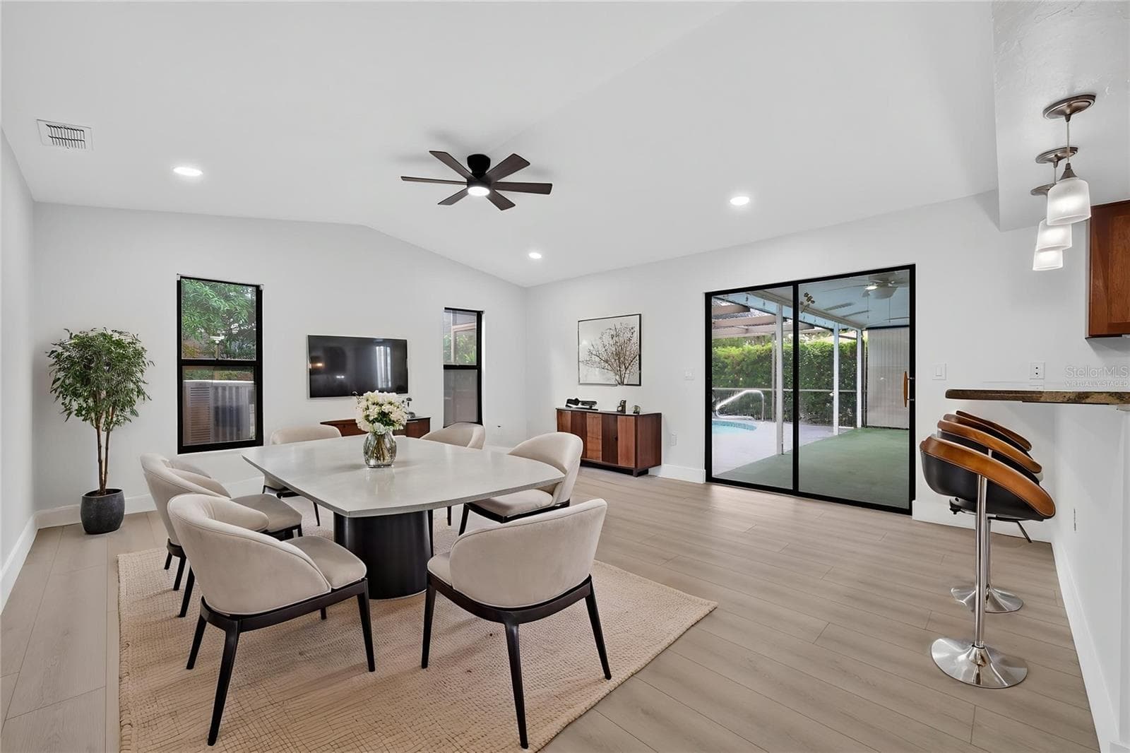 VIRTUALLY STAGED - 2014 COUNTRY MEADOWS LN, SARASOTA