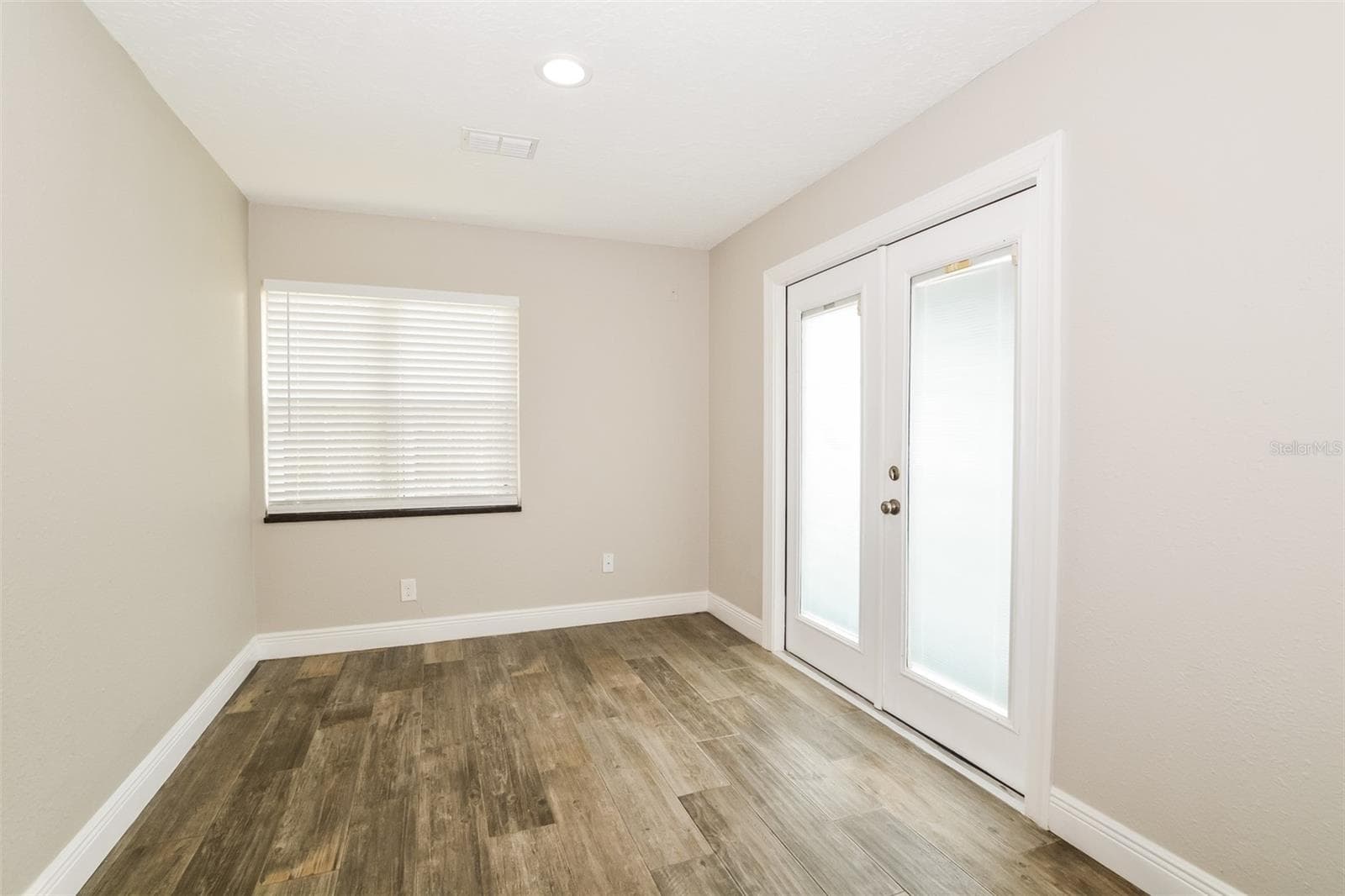 Single Family Residence at 10422 JANE EYRE DR, ORLANDO, photo 5 of 15