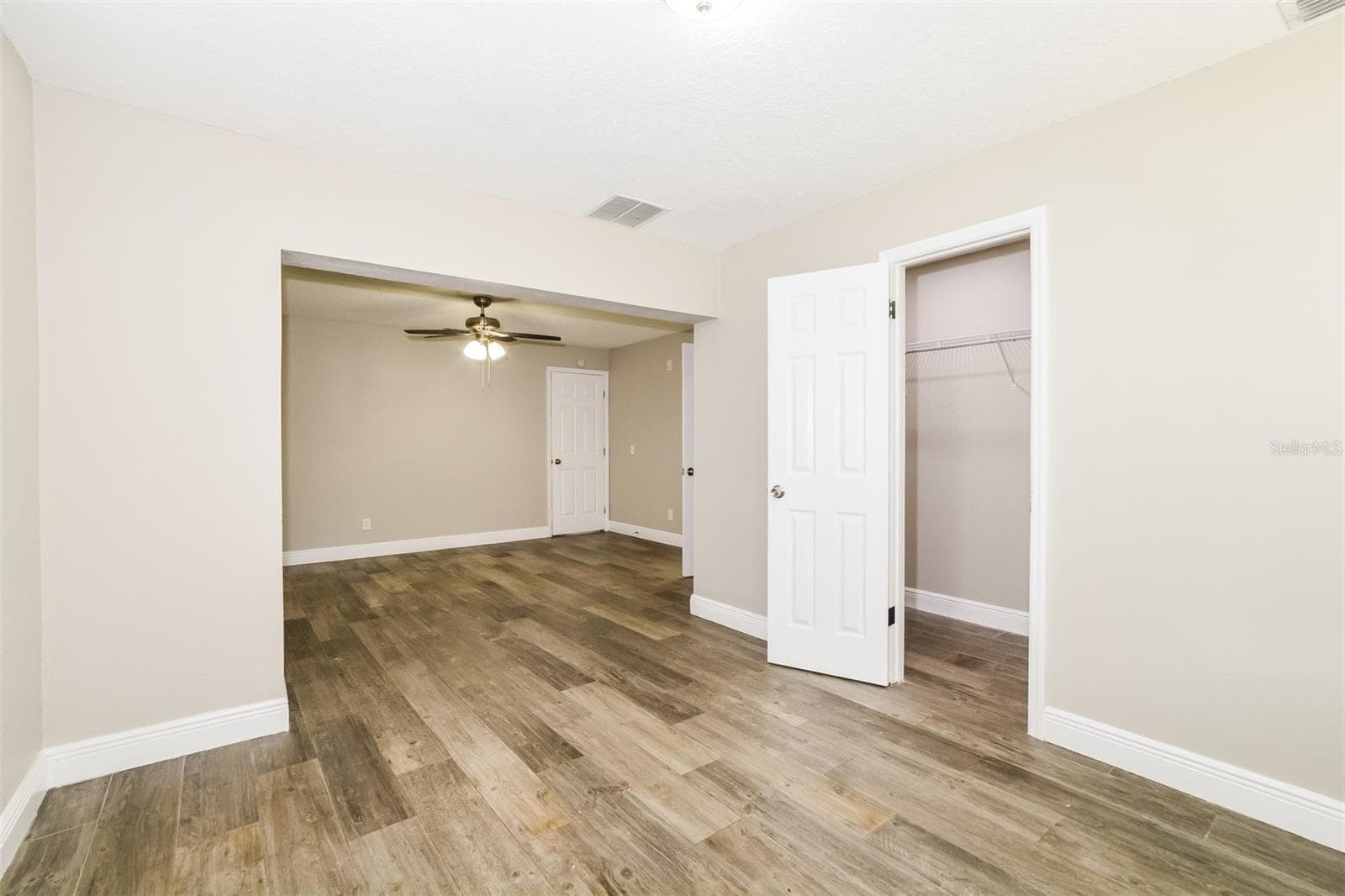 Single Family Residence at 10422 JANE EYRE DR, ORLANDO, photo 9 of 15