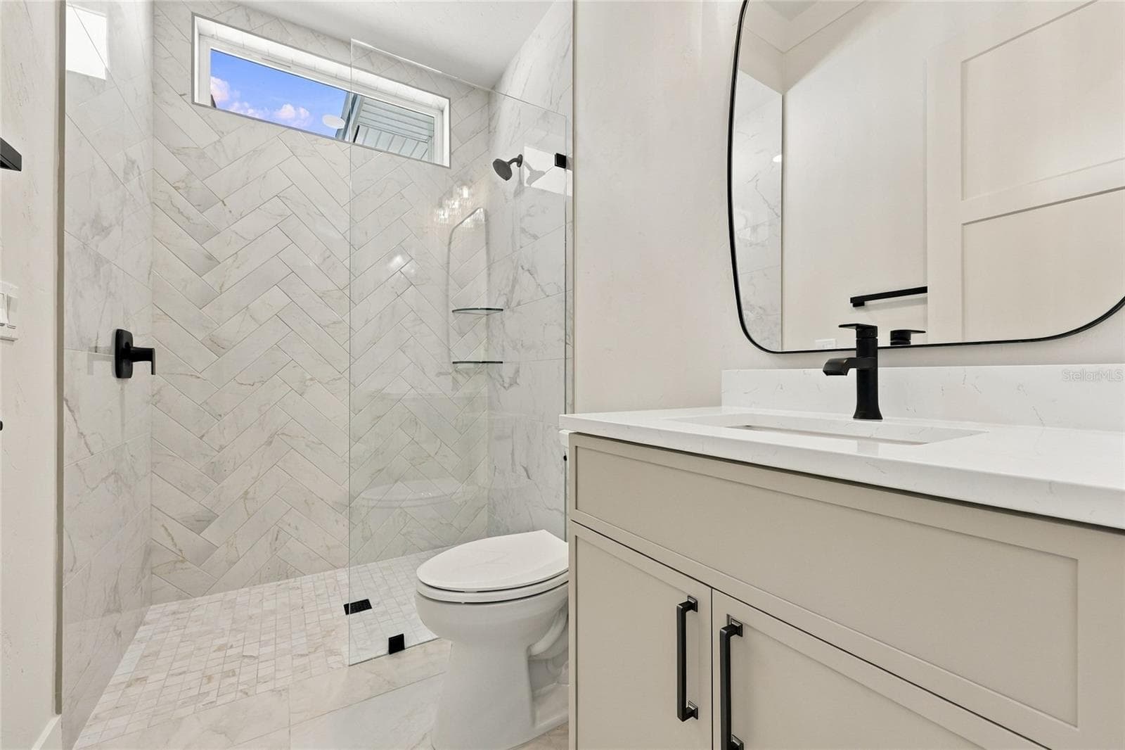 En-suite Bathroom #3 on the 1st Floor - 1062 SW 135TH DR, NEWBERRY