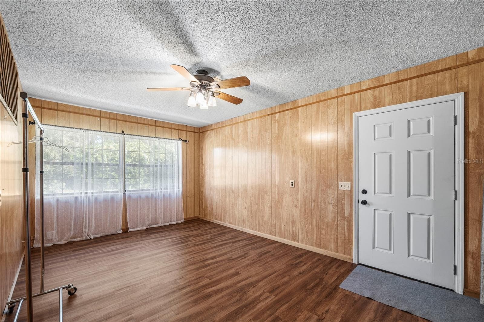 Single Family Residence at 4145 APPALOOSA RD, MIDDLEBURG, photo 6 of 74
