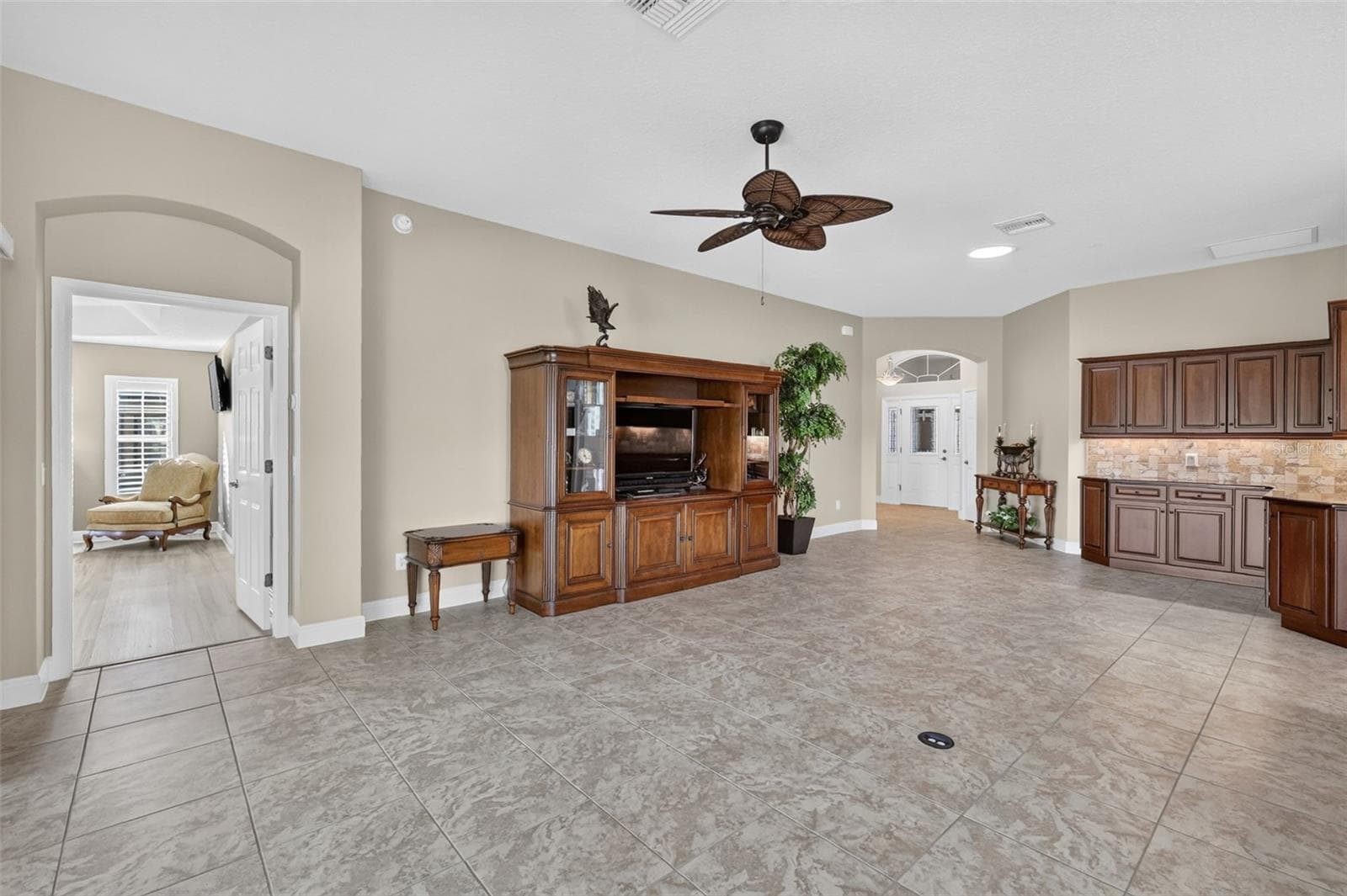 Living Room - 3323 KELVINGTON RD, THE VILLAGES