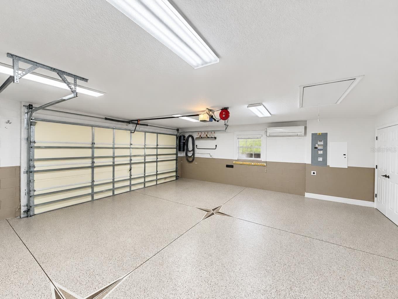 Garage - 3323 KELVINGTON RD, THE VILLAGES