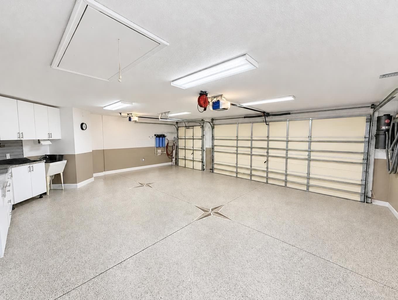 Garage - 3323 KELVINGTON RD, THE VILLAGES