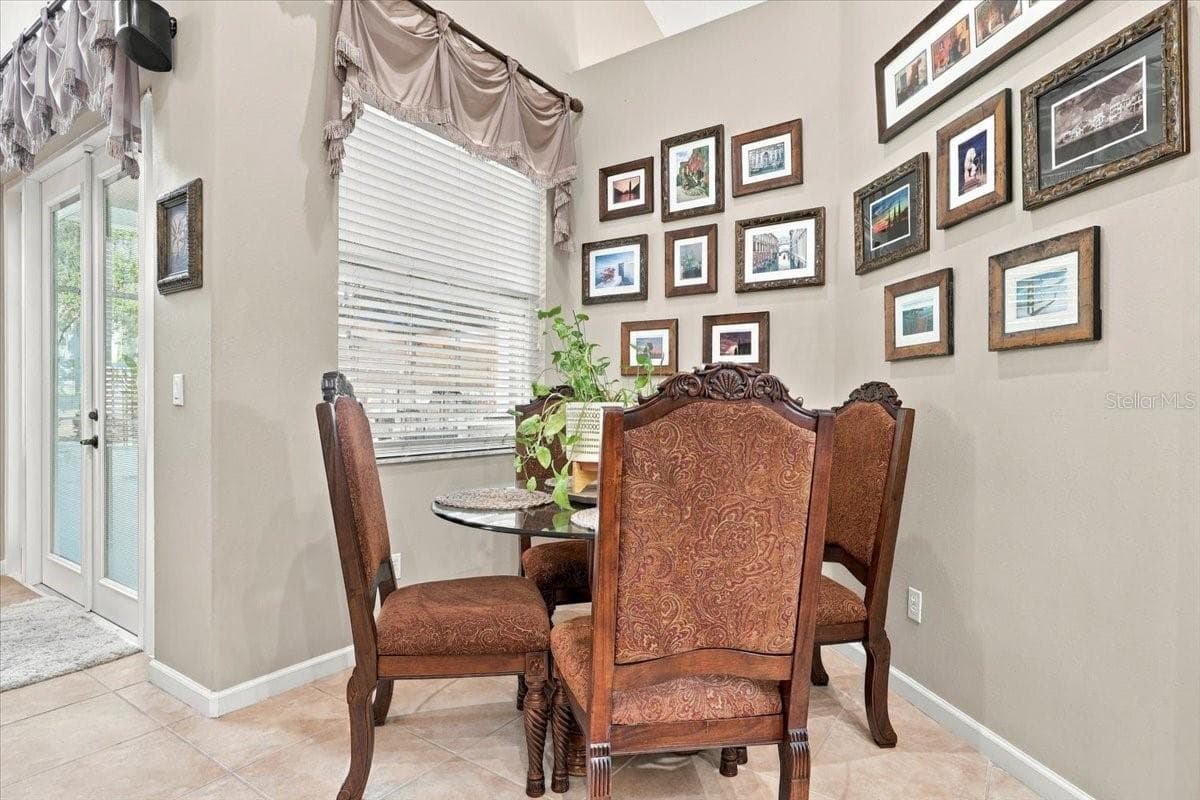 Casual Dining. - 2631 TREYMORE DR, ORLANDO