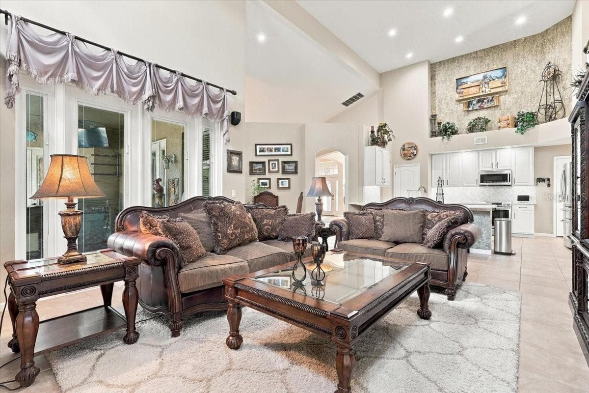 Family room is open to the kitchen. - 2631 TREYMORE DR, ORLANDO