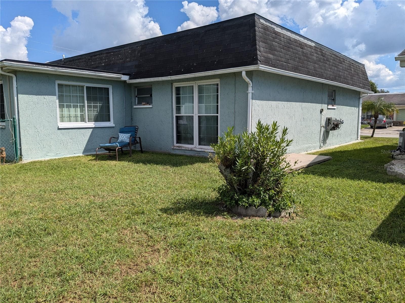 LEFT REAR OF HOUSE AND YARD - 3937 SAIL DR, NEW PORT RICHEY